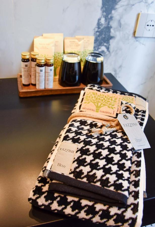 Nuova Cafe' Suite Salice Terme Exterior foto